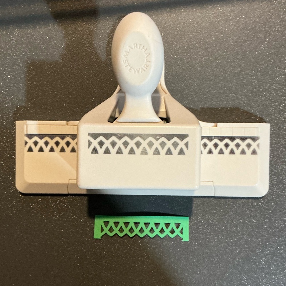 EK Success Martha Stewart Crafts  Arch Lattice Paper Punch Edge